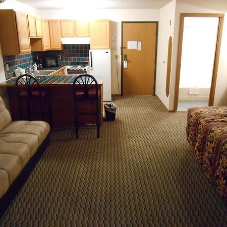 Howard Johnson By Wyndham Wichita Airport Buitenkant foto