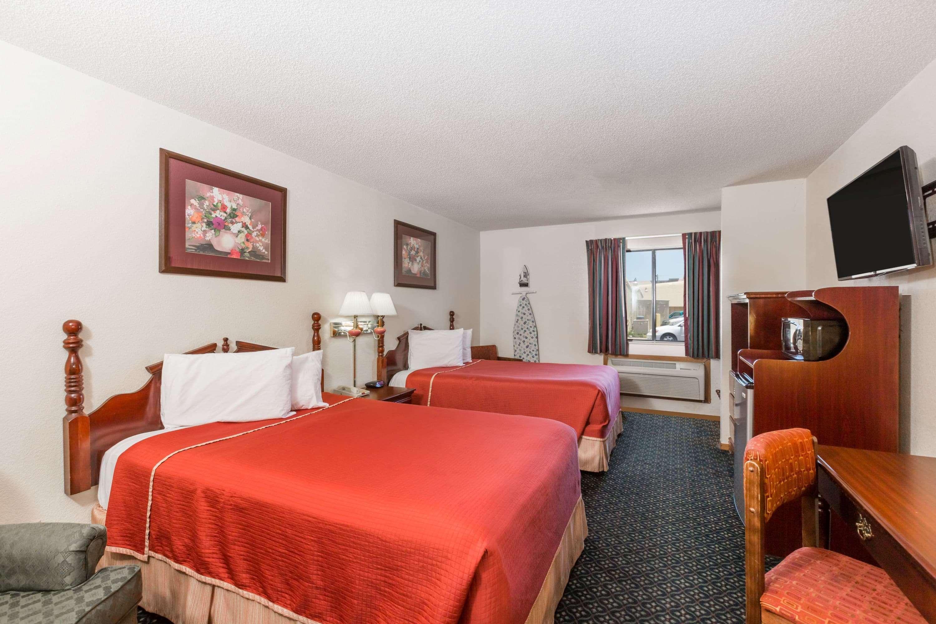 Howard Johnson By Wyndham Wichita Airport Buitenkant foto