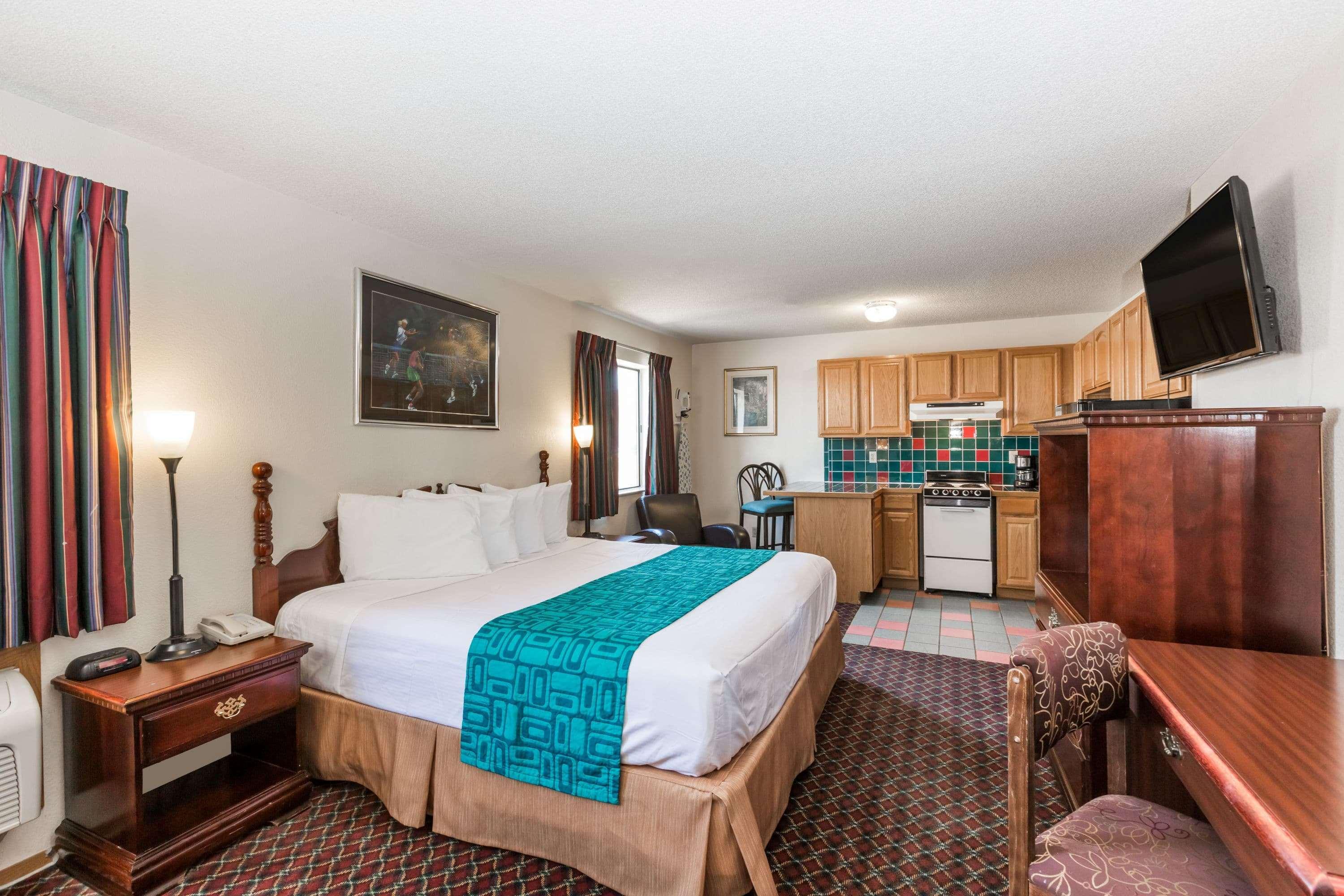 Howard Johnson By Wyndham Wichita Airport Buitenkant foto