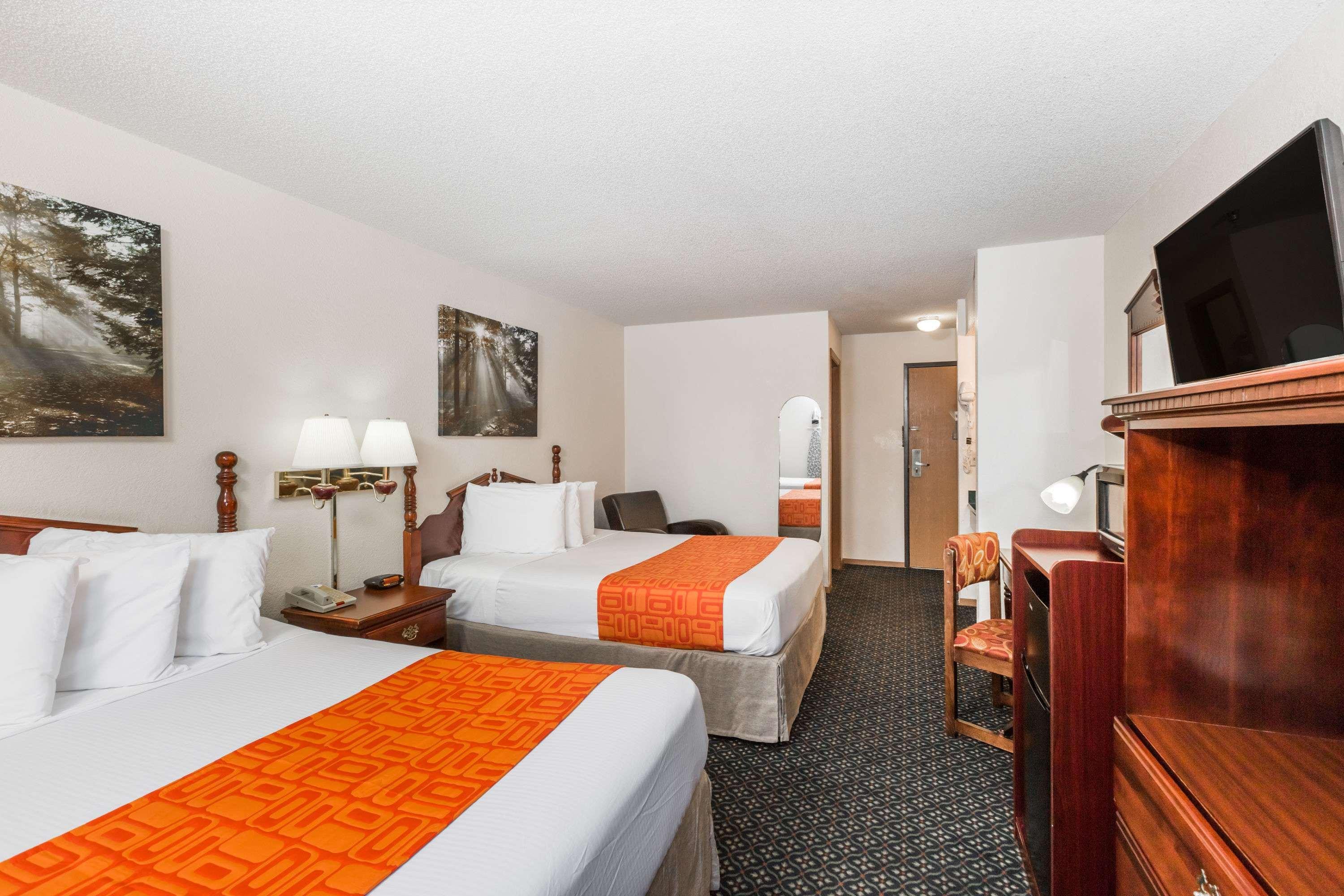 Howard Johnson By Wyndham Wichita Airport Buitenkant foto