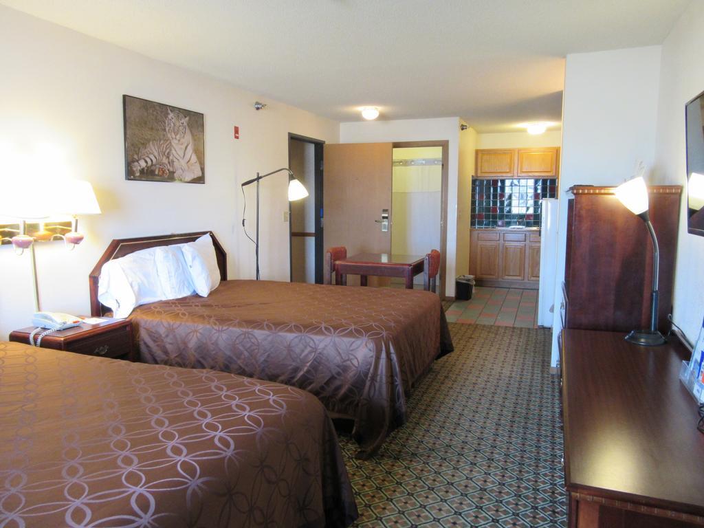 Howard Johnson By Wyndham Wichita Airport Buitenkant foto