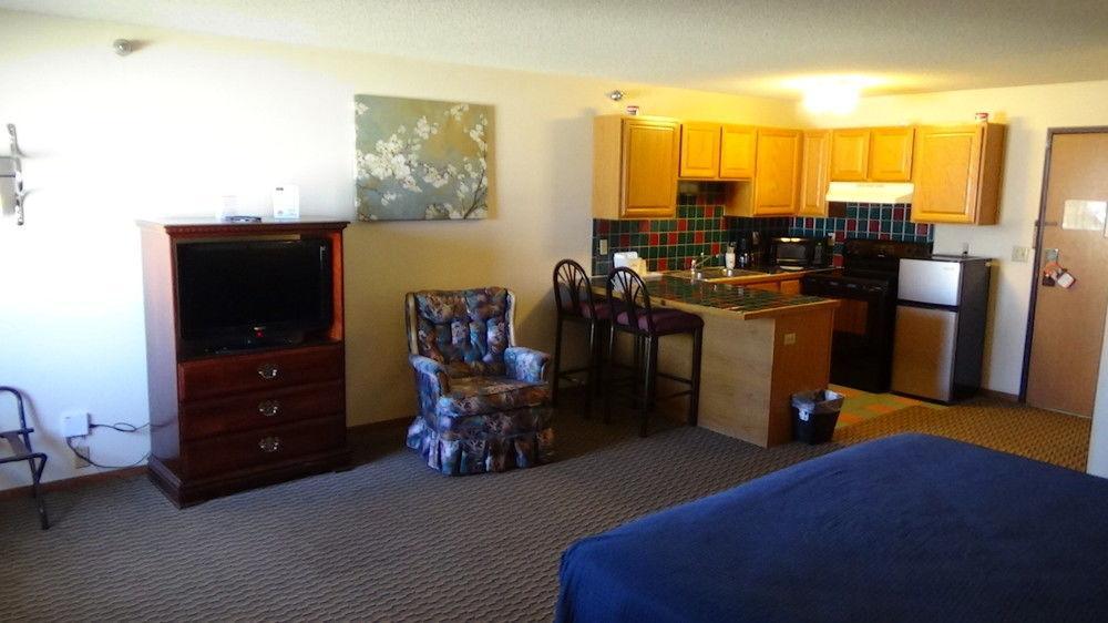 Howard Johnson By Wyndham Wichita Airport Buitenkant foto