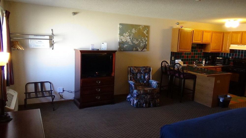 Howard Johnson By Wyndham Wichita Airport Buitenkant foto