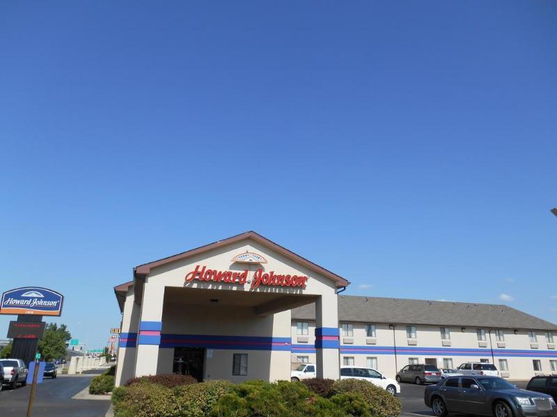 Howard Johnson By Wyndham Wichita Airport Buitenkant foto
