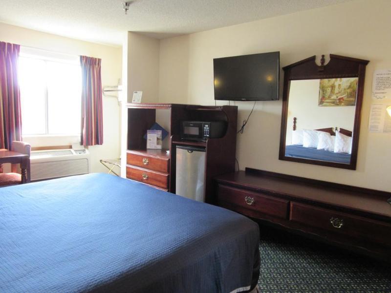 Howard Johnson By Wyndham Wichita Airport Buitenkant foto