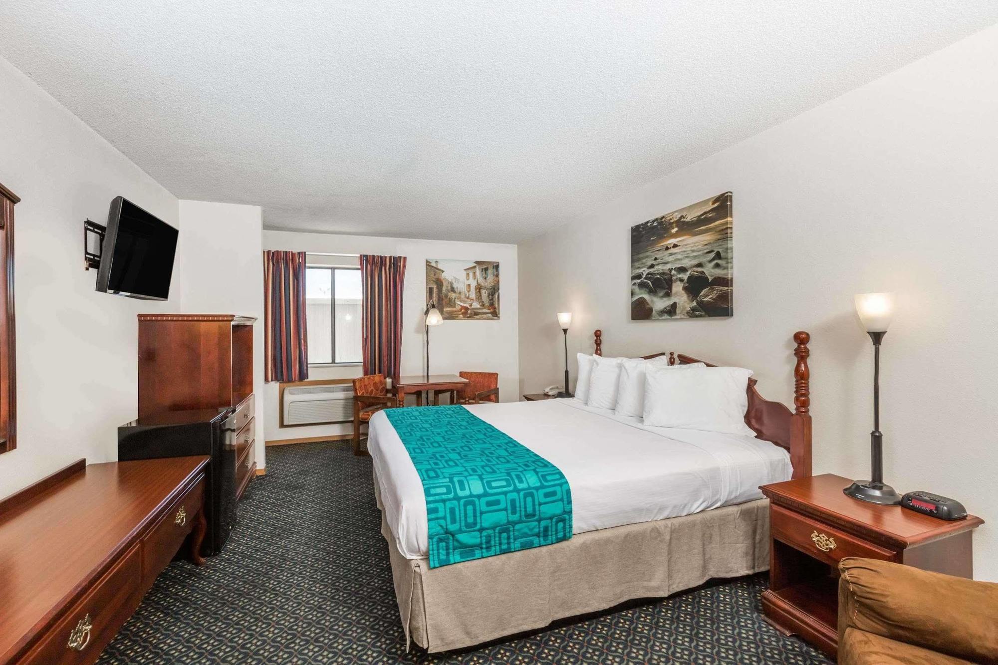 Howard Johnson By Wyndham Wichita Airport Buitenkant foto