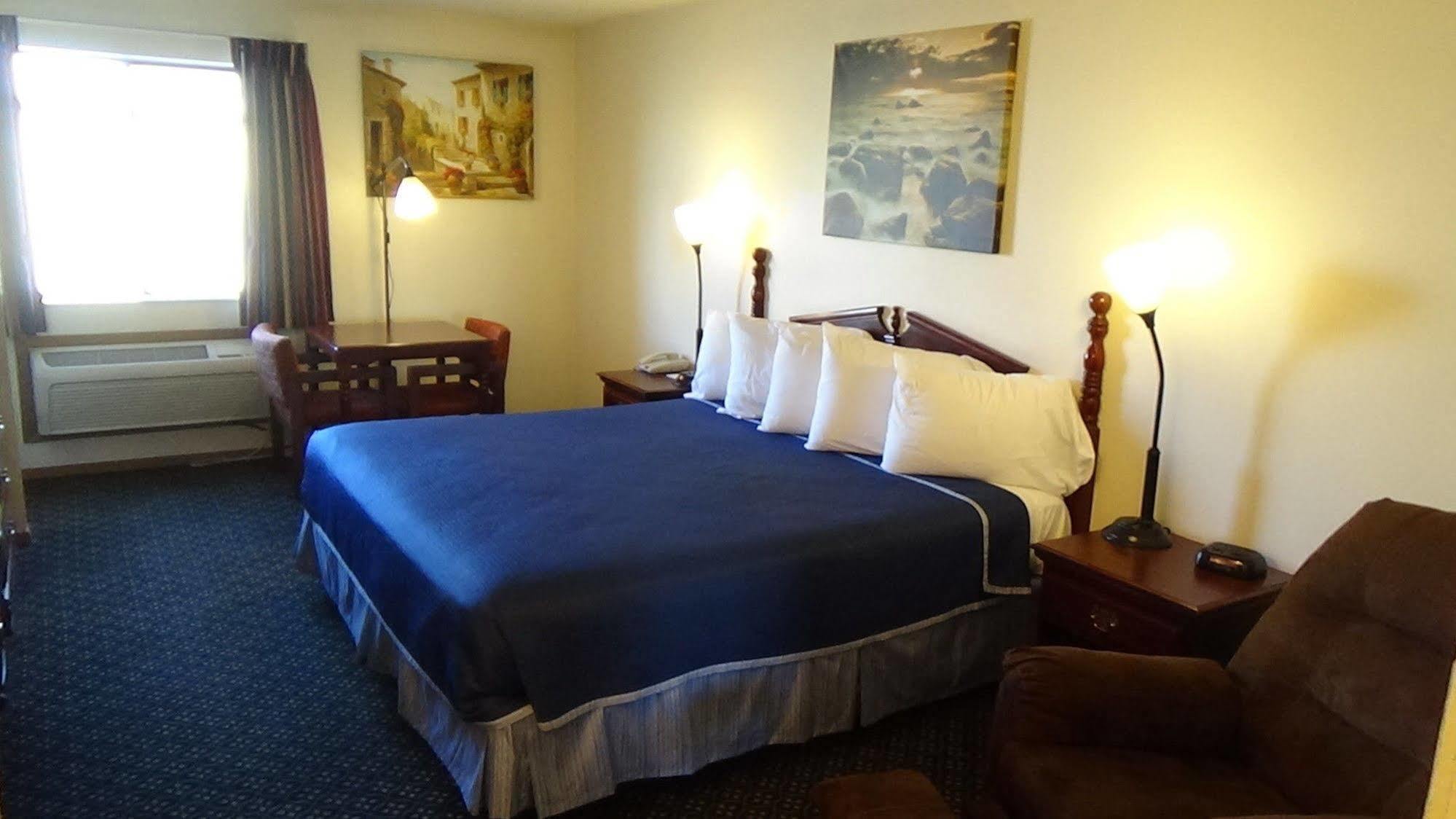 Howard Johnson By Wyndham Wichita Airport Buitenkant foto