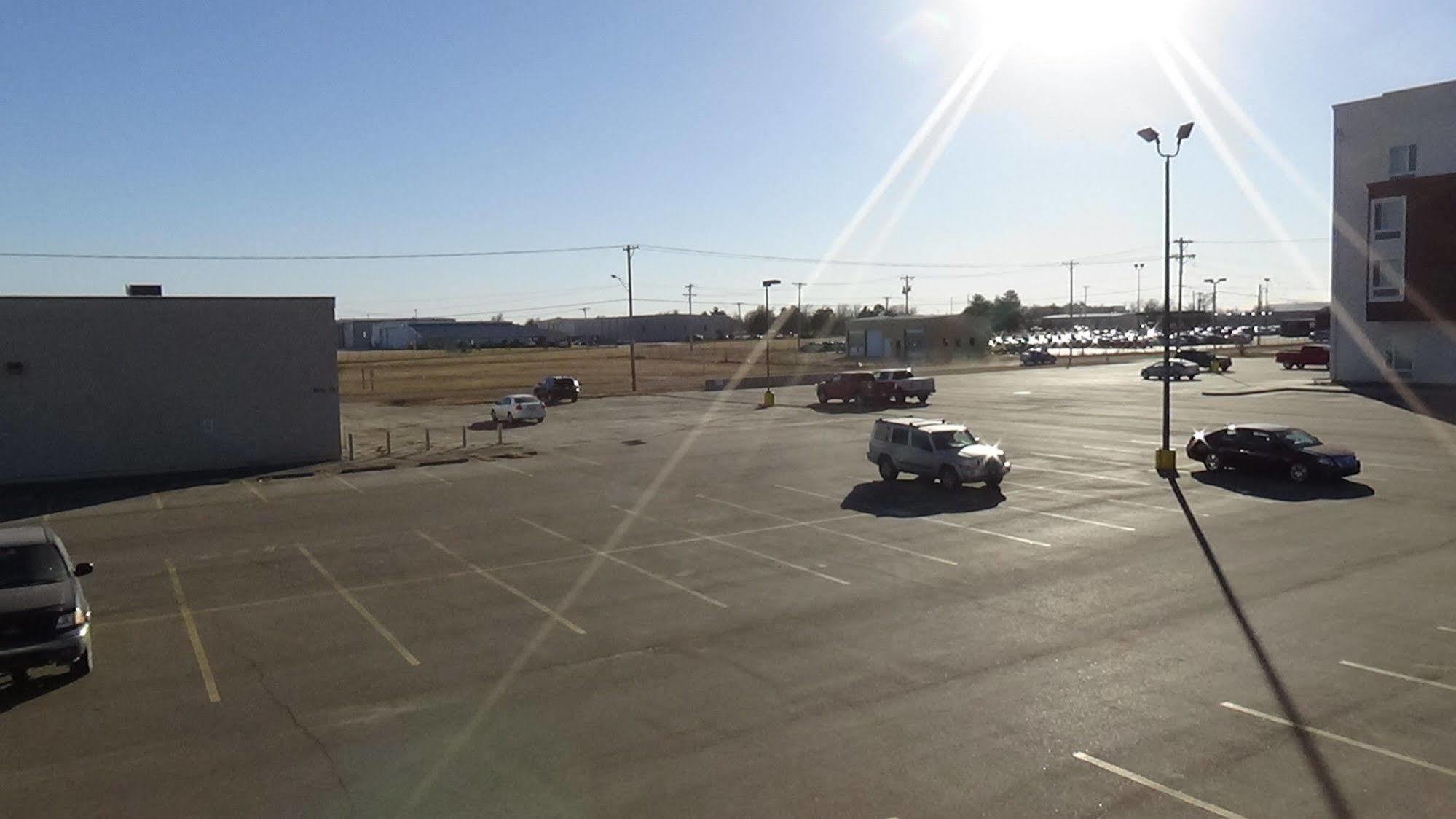 Howard Johnson By Wyndham Wichita Airport Buitenkant foto