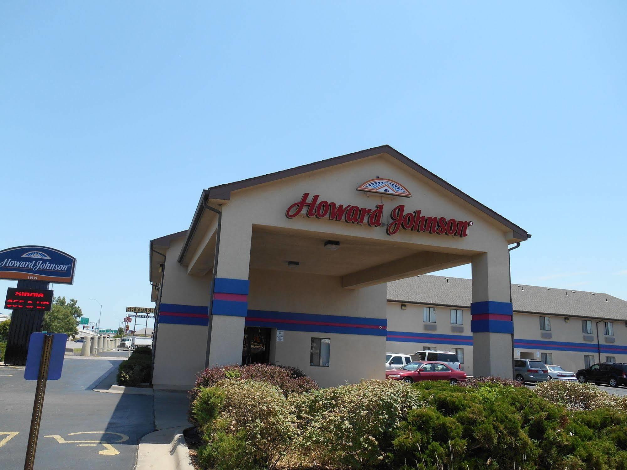 Howard Johnson By Wyndham Wichita Airport Buitenkant foto